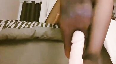 【三角圆】极品反差萝莉顶级翘臀无毛嫩鲍，推特福利姬付费，日常各种制服道具自慰 (2)